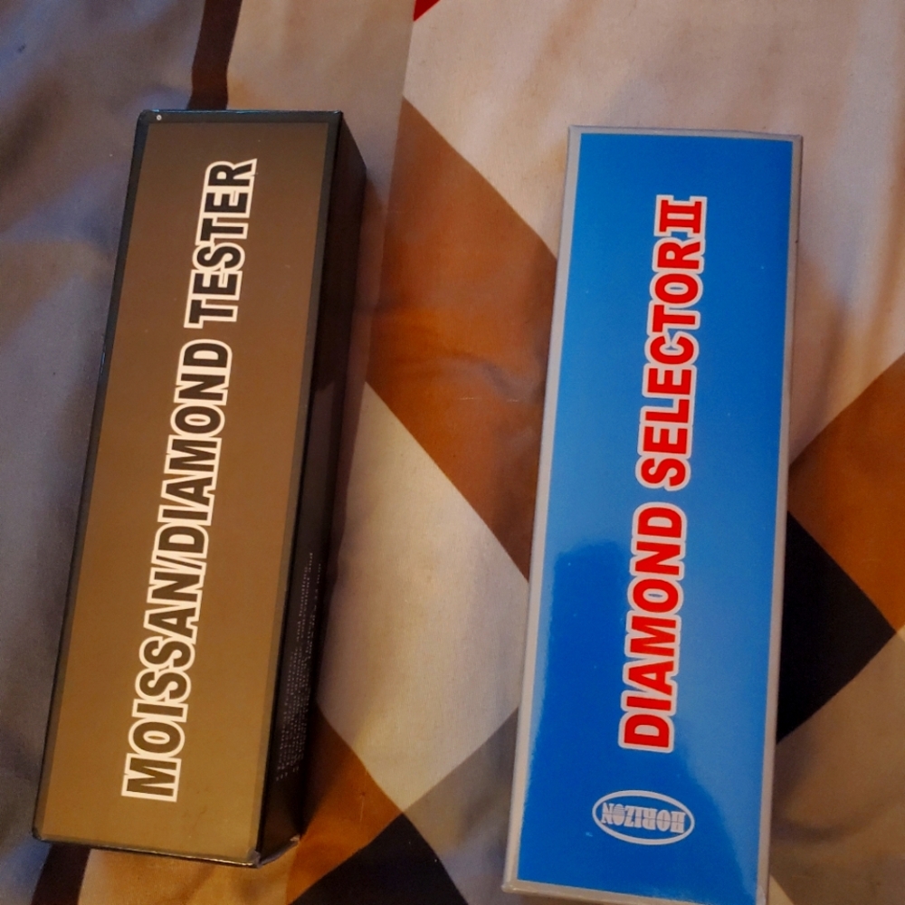 Diamond and moisenite testers